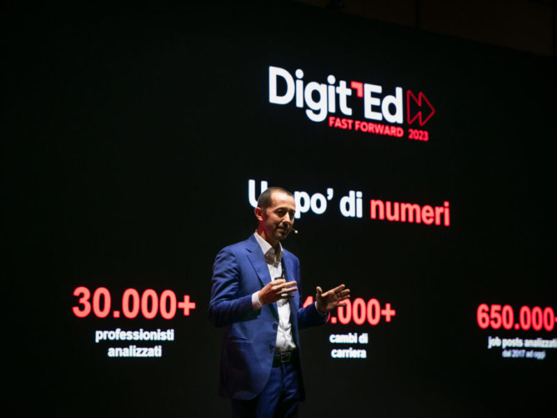 Valerio Momoni sul palco del Digit'Ed Fast Forward