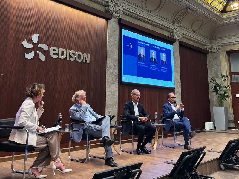 Foto del kick-off del progetto MeridIAna di Edison: tavola rotonda con Monica Neboli (Digit'Ed) e il Leadership Team di Edison.