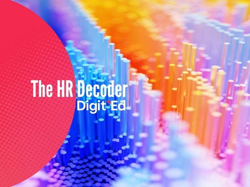 immagine di copertina della newsletter HR Decoder di settembre, con composizione astratta di elementi cilindrici multicolore nei toni del blu, rosa, arancio e giallo.