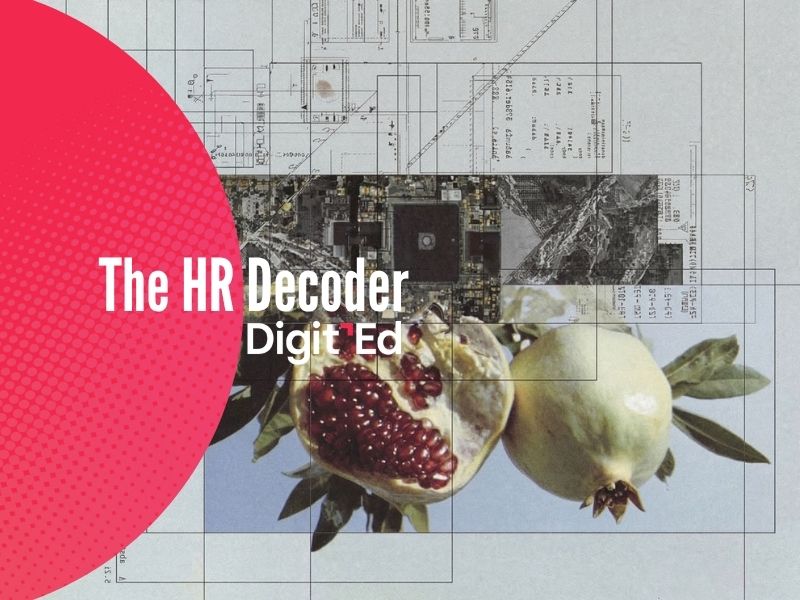 Immagine di copertina HR Decoder ottobre "People Analytics e misura dell'impatto: dalla narrazione all'evidenza": design collage con cerchio rosso, blueprint tecnici, vista aerea e frutti